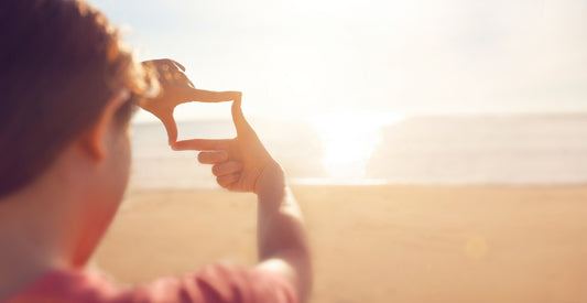 Imagen de una foto de un chico disfrutando de la playa